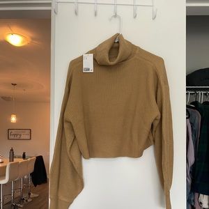 H&M women’s crop turtleneck NWT